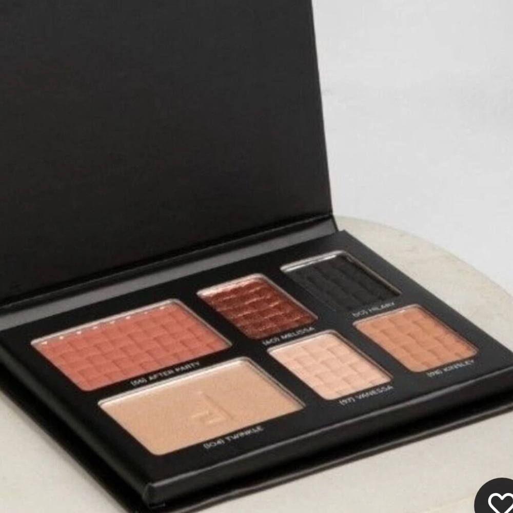 Doucce On The Go Eyeshadow Palette